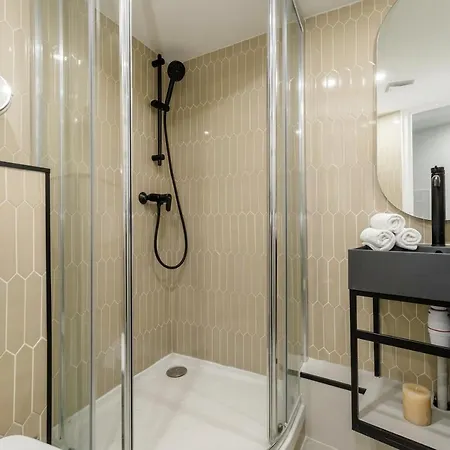 Furtive - Notre Dame Apartment *